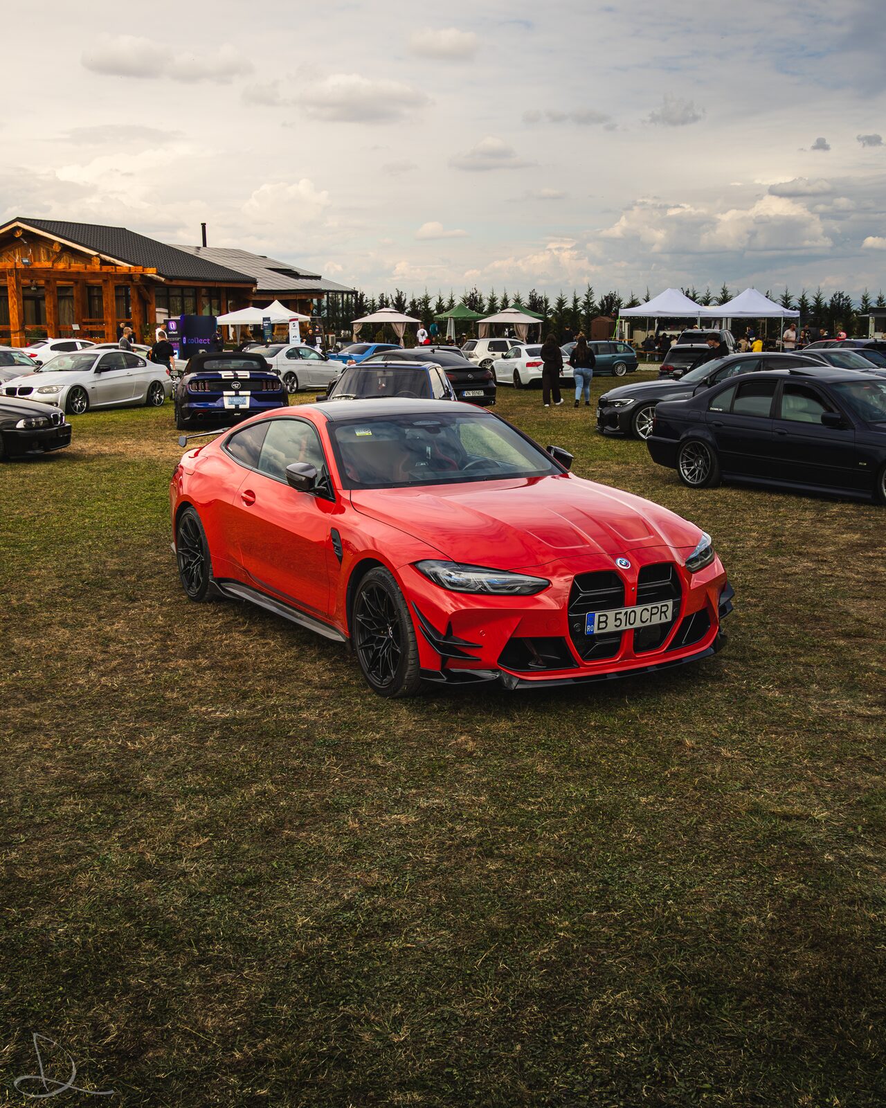 Ediția 2 — BMW M4 roșu