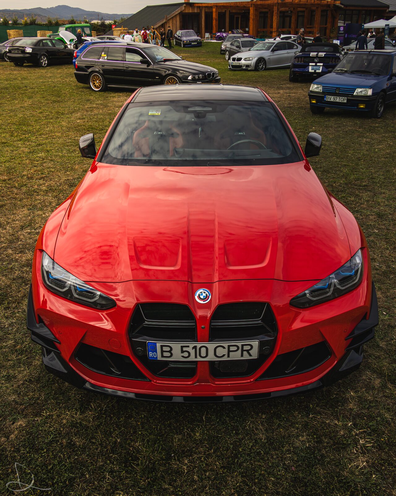 Ediția 2 — BMW M4 roșu, față